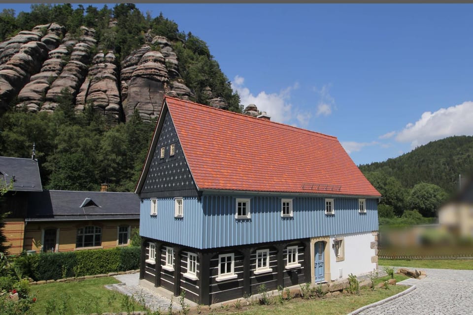 Property building, Day, Natural landscape, Landmark view, Mountain view