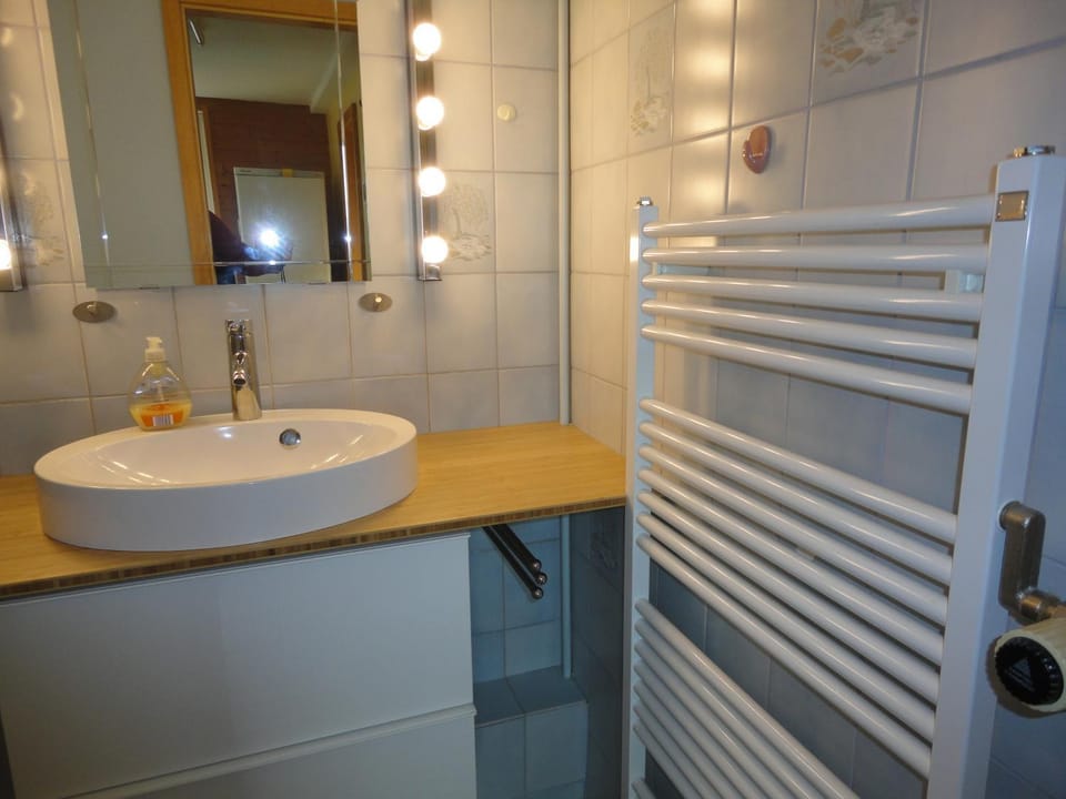 Haus Sandra Fewo 5 mit Terrasse, Parkplatz, Fahrradgarage, Trampolin, Tischtennis Apartment in Dahme