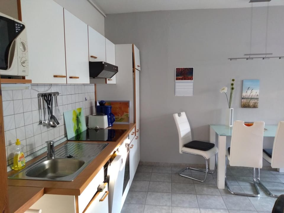 Haus Sandra Fewo 7, sonnige Terrasse, Tischtennis Apartment in Dahme