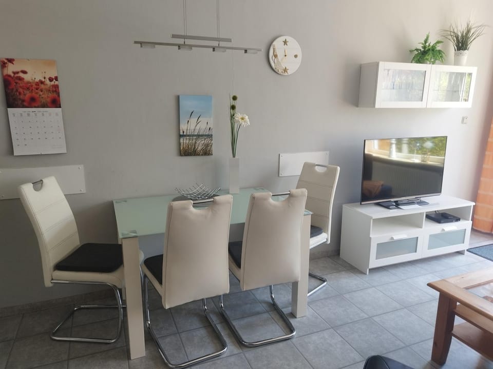 Haus Sandra Fewo 7 mit Süd - Terrasse, Garten, Tischtennis Apartment in Dahme