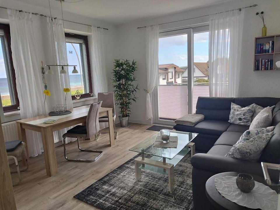 Ferienwohnung mit Meerblick, 2 Schlafzi Box-Bett, Süd- Balkon -eig Parkplatz- Glasfaser Apartment in Dahme
