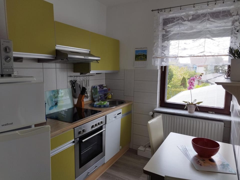 Ferienwohnung mit Meerblick, 2 Schlafzi Box-Bett, Süd- Balkon -eig Parkplatz- Glasfaser Apartment in Dahme