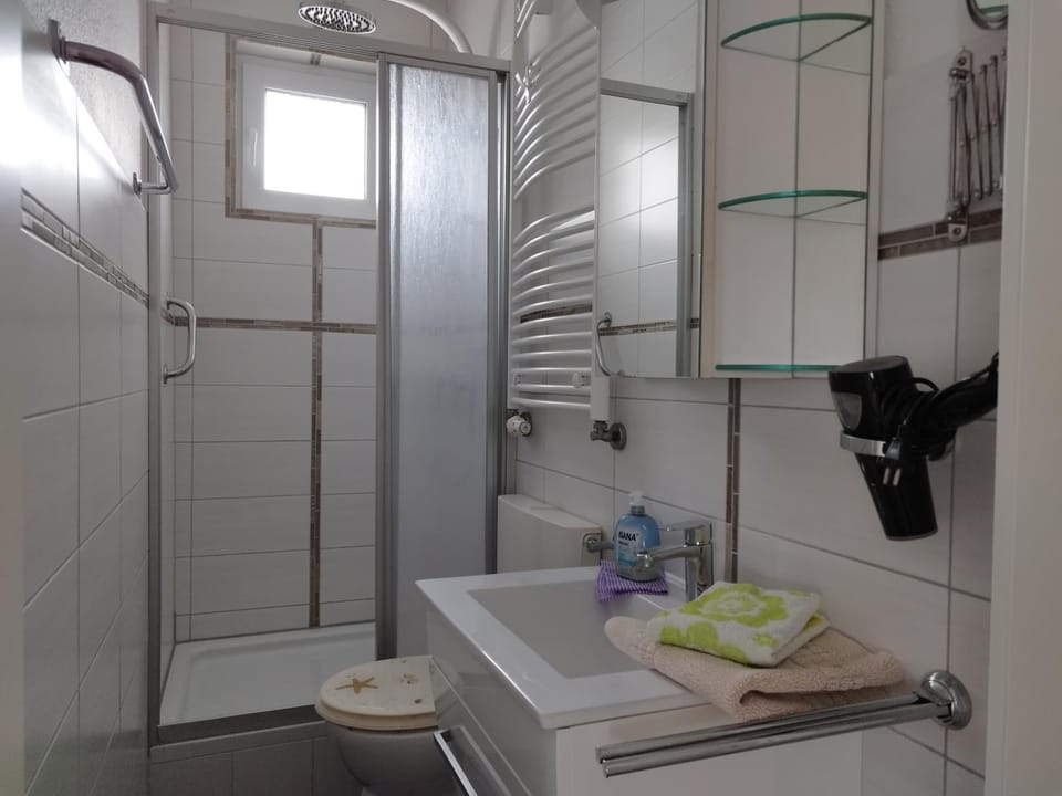 Ferienwohnung mit Meerblick, 2 Schlafzi Box-Bett, Süd- Balkon -eig Parkplatz- Glasfaser Apartment in Dahme