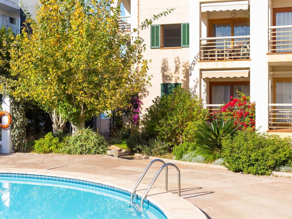 Property building, Facade/entrance, Swimming pool