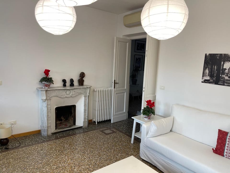 Living room, Seating area, internet