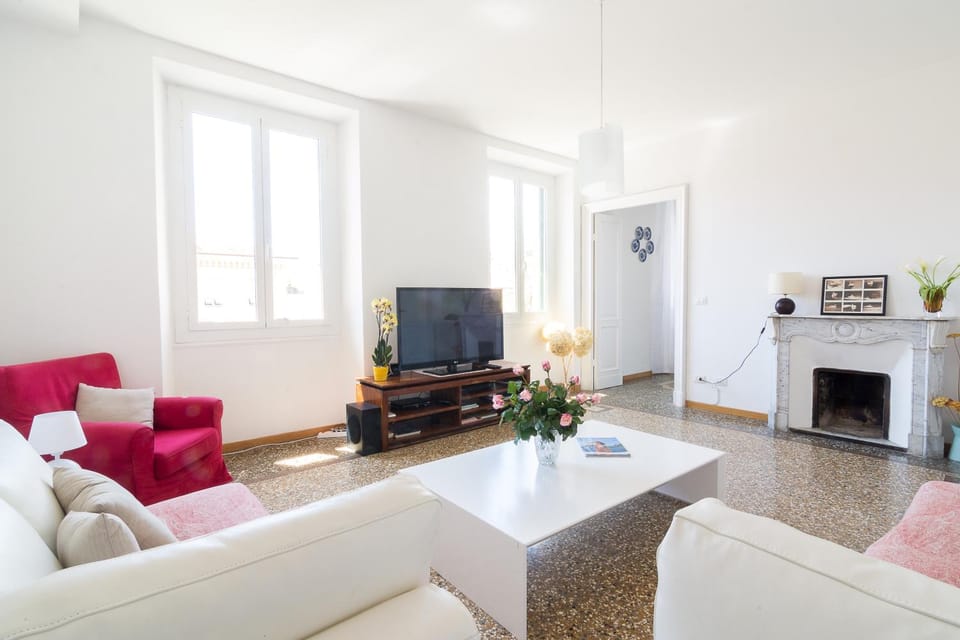 Communal lounge/ TV room, TV and multimedia, Living room, Lounge or bar