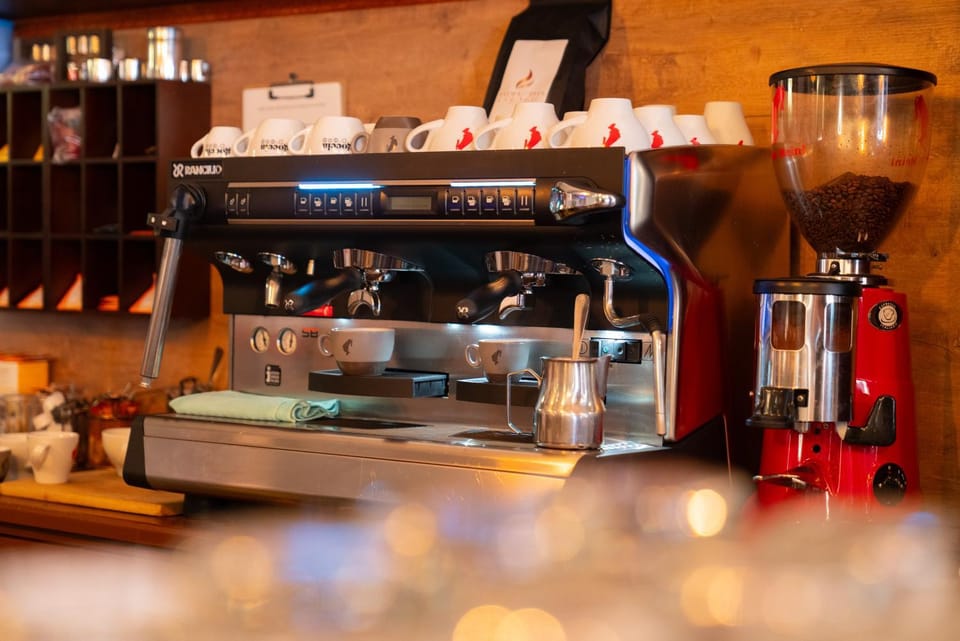Restaurant/places to eat, Coffee/tea facilities, Breakfast