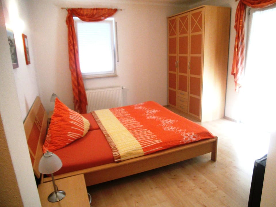 Day, Photo of the whole room