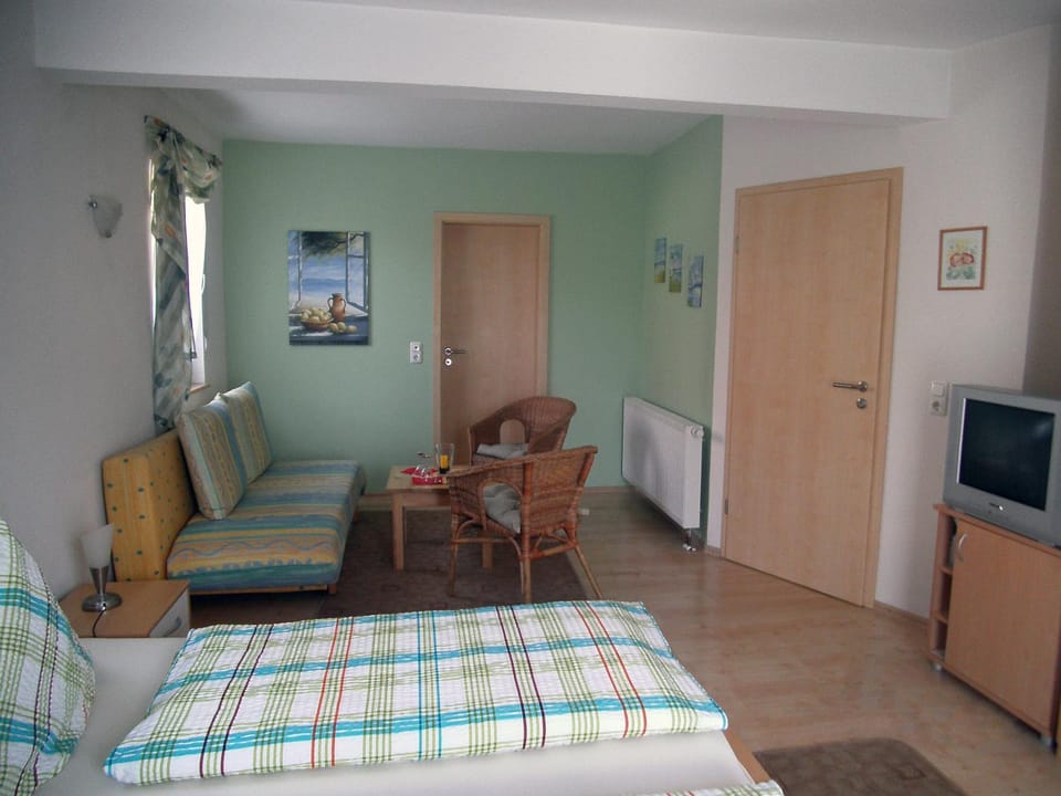 Day, Photo of the whole room