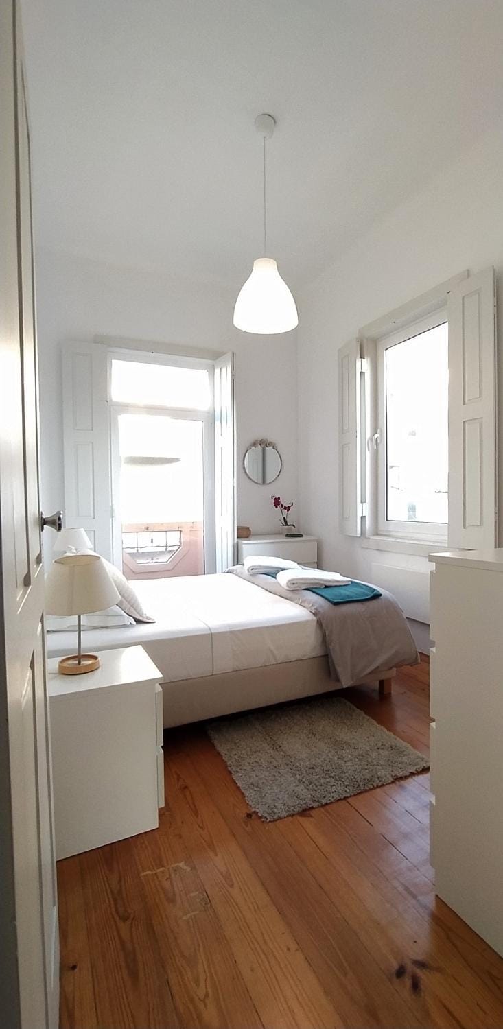 Bed, Bedroom, towels