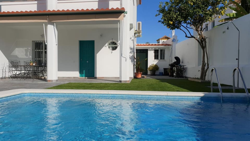 Property building, Swimming pool, Swimming pool