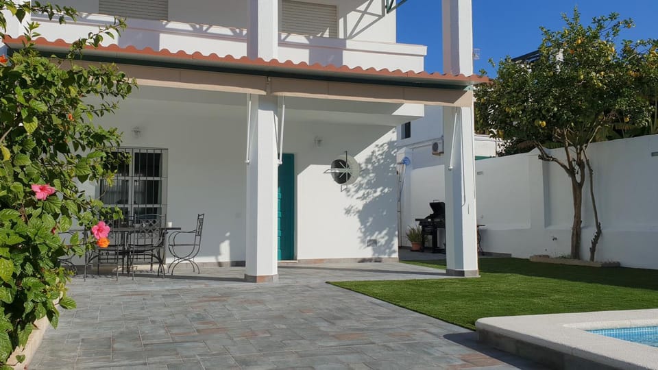 Patio, Facade/entrance, Garden