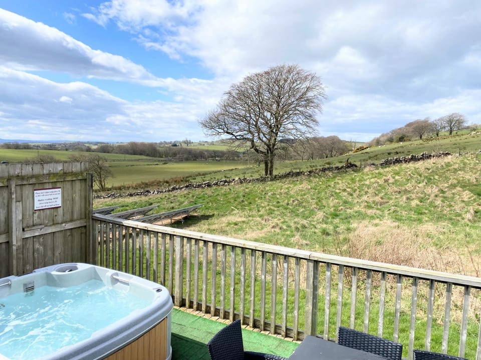 Natural landscape, Hot Tub, Balcony/Terrace, Garden view