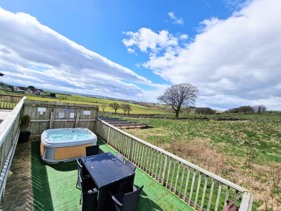 Natural landscape, Hot Tub, Seating area