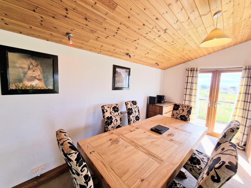 Torridon 12 with Private Hot Tub - Fife - Loch Leven - Lomond Hills Chalet in Scotland