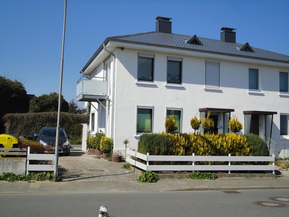 Fewo "Am Deich", Glasfaser, Terrasse, eig Garten, 50m z Strand, Fahrradgarage, Parkplatz Apartment in Dahme