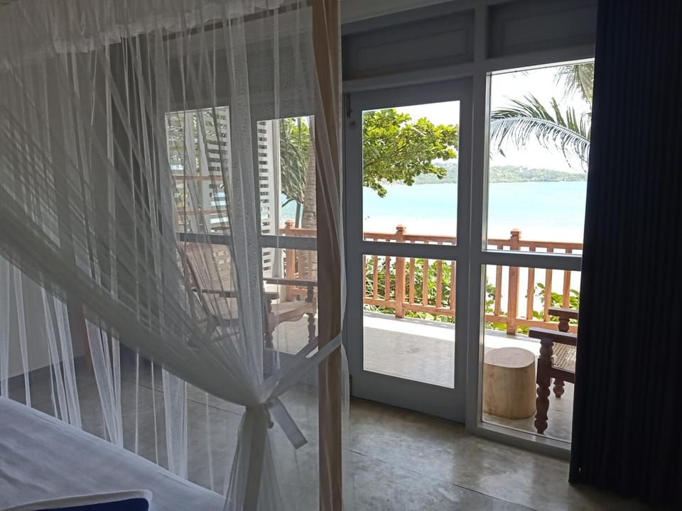 Bed, Balcony/Terrace, Bedroom, Sea view