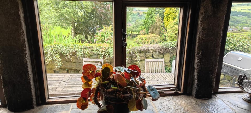 3 bedroom- Sleeps 6-Greave Farm Todmorden Cottage House in Calderdale