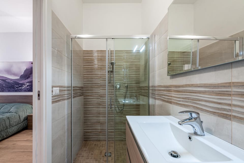 Shower, Bathroom, towels