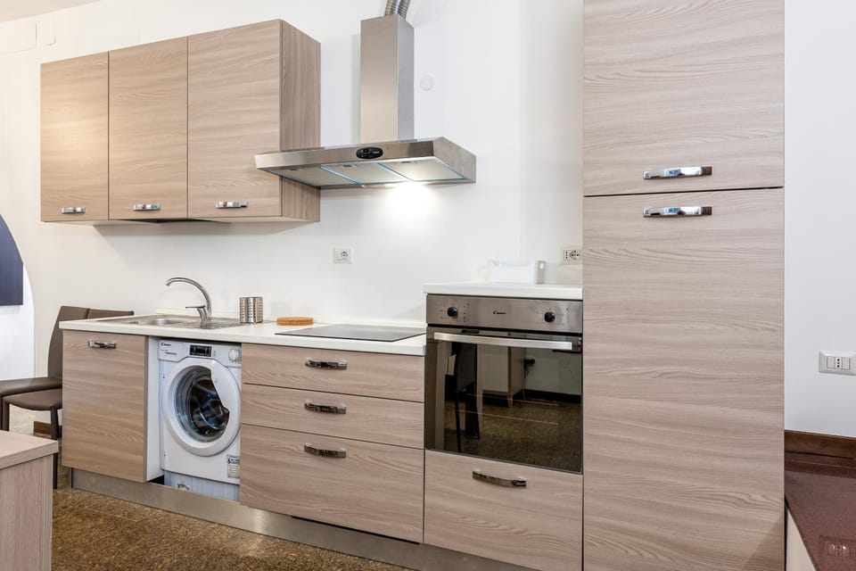 Kitchen or kitchenette, oven, pet friendly, stove, washing machine