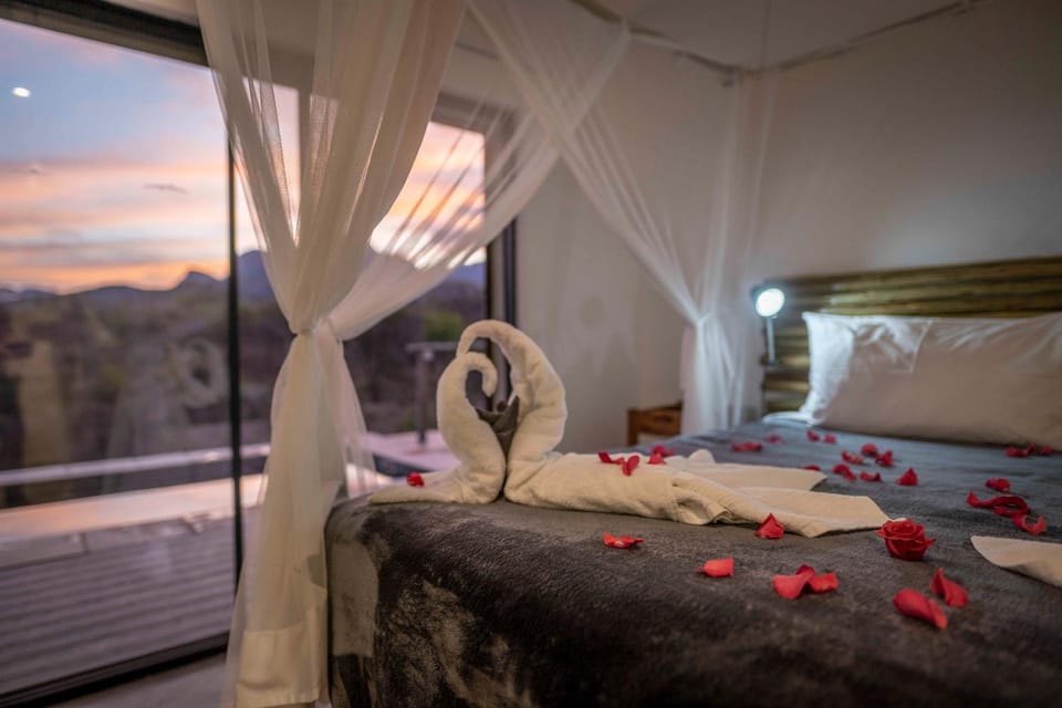 Bed, View (from property/room), Bedroom, Mountain view, Pool view, Swimming pool, Sunset, towels