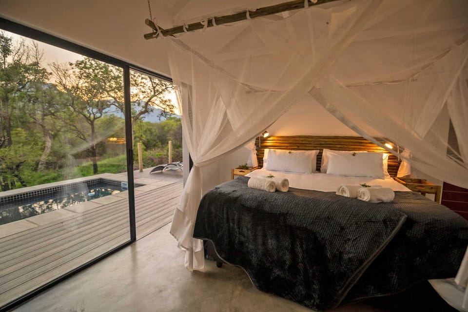 Bed, Day, Natural landscape, View (from property/room), Balcony/Terrace, Photo of the whole room, Bedroom, Mountain view, towels