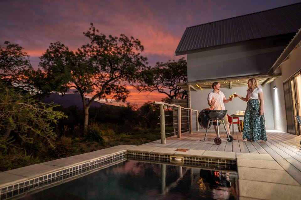 People, BBQ facilities, Balcony/Terrace, Dining area, Guests, Pool view, Swimming pool, Sunset