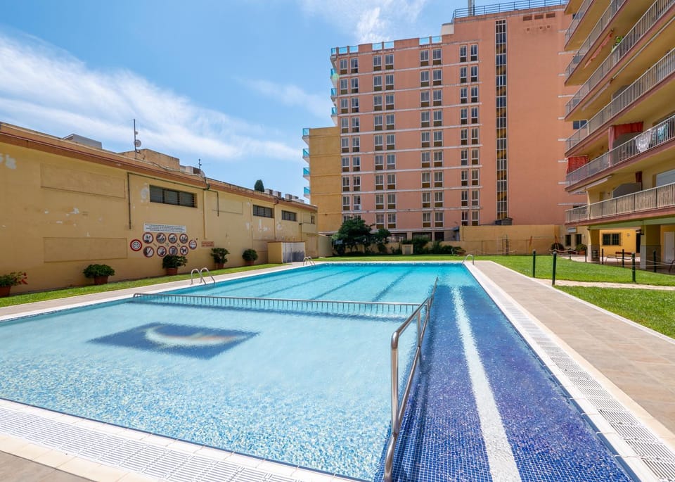 Property building, Garden, Swimming pool