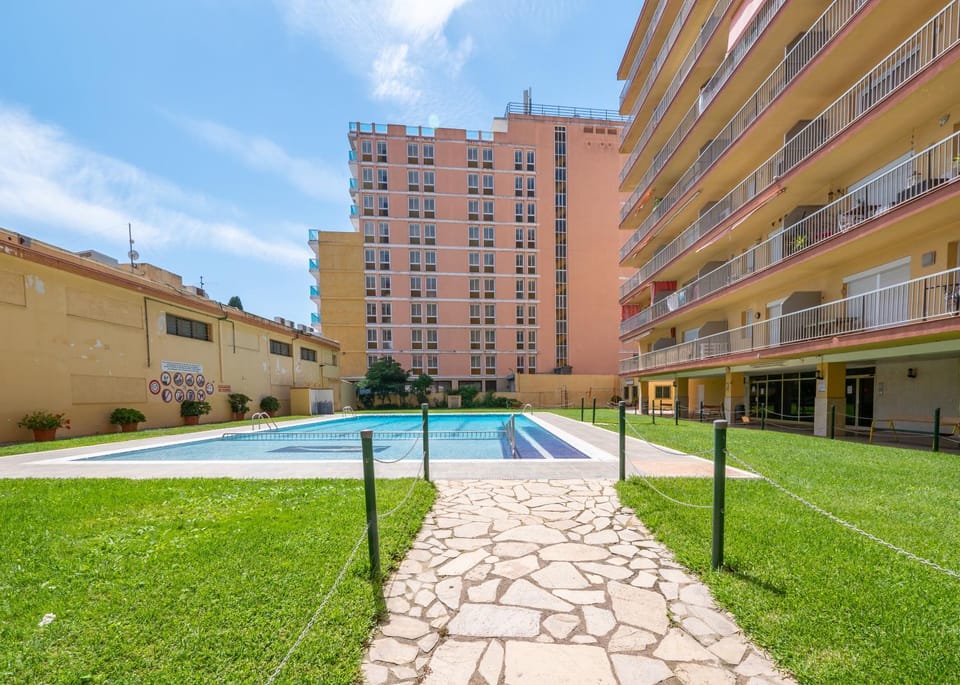 Property building, Garden, Swimming pool