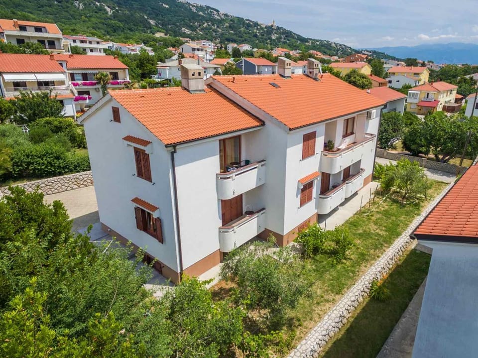 Property building, Day, Neighbourhood, Natural landscape, Bird's eye view, Street view