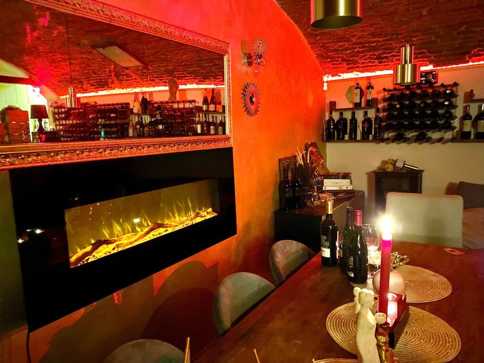 Living room, Lounge or bar, fireplace
