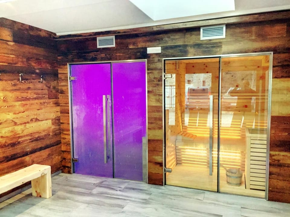 Sauna, Steam room