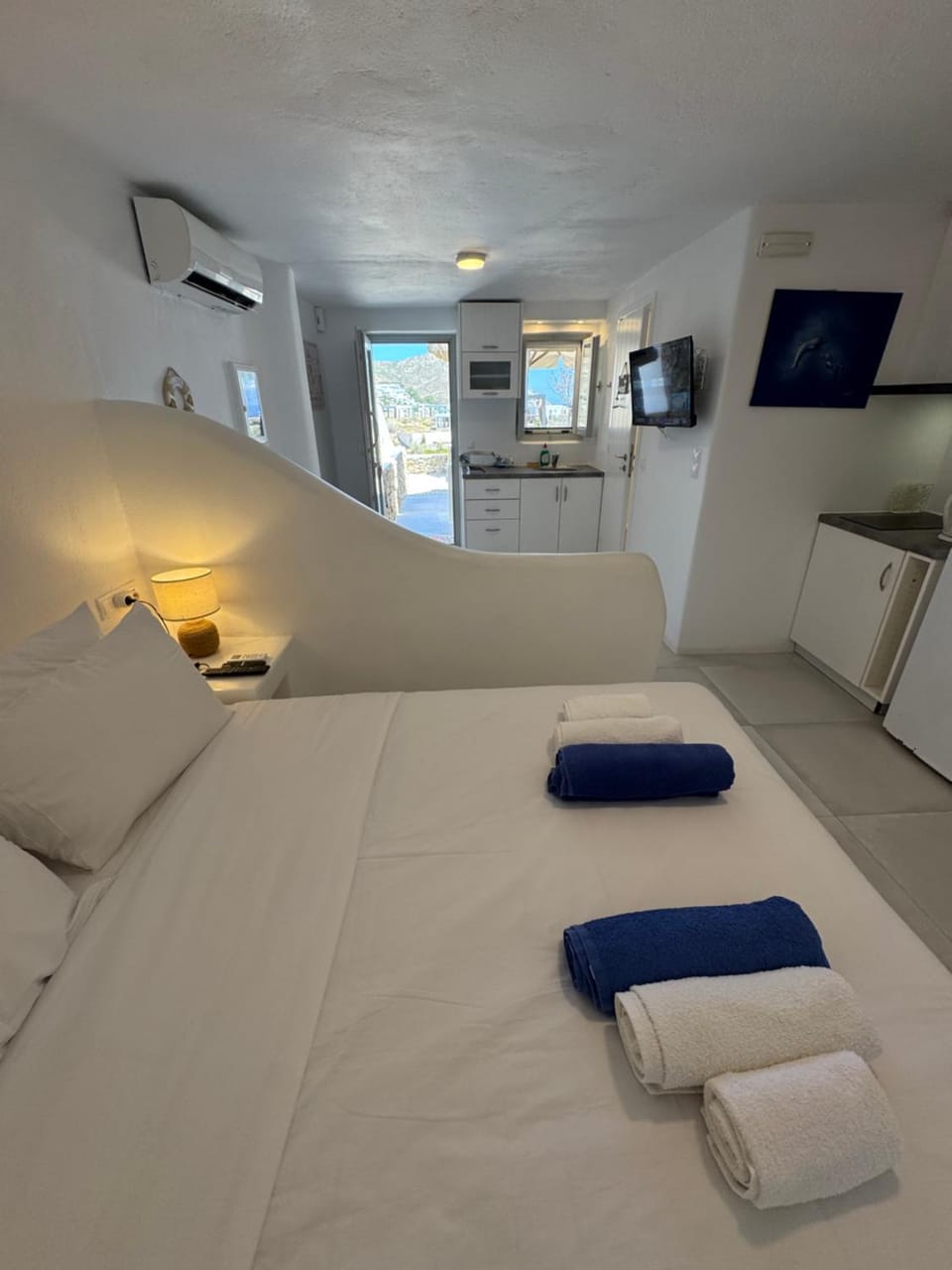 Kitchen or kitchenette, Photo of the whole room, Bedroom, towels, air conditioner