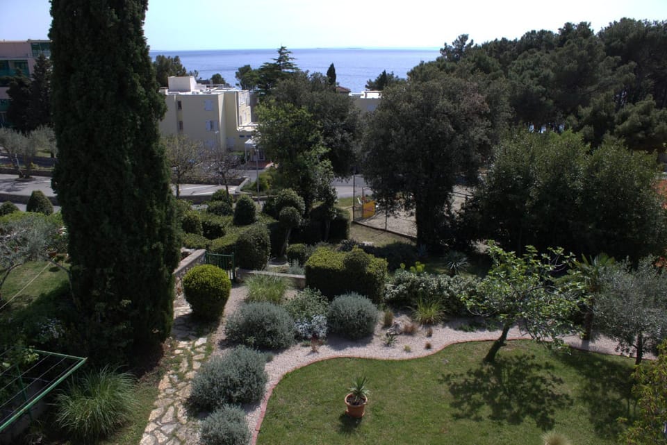 Garden view, Sea view