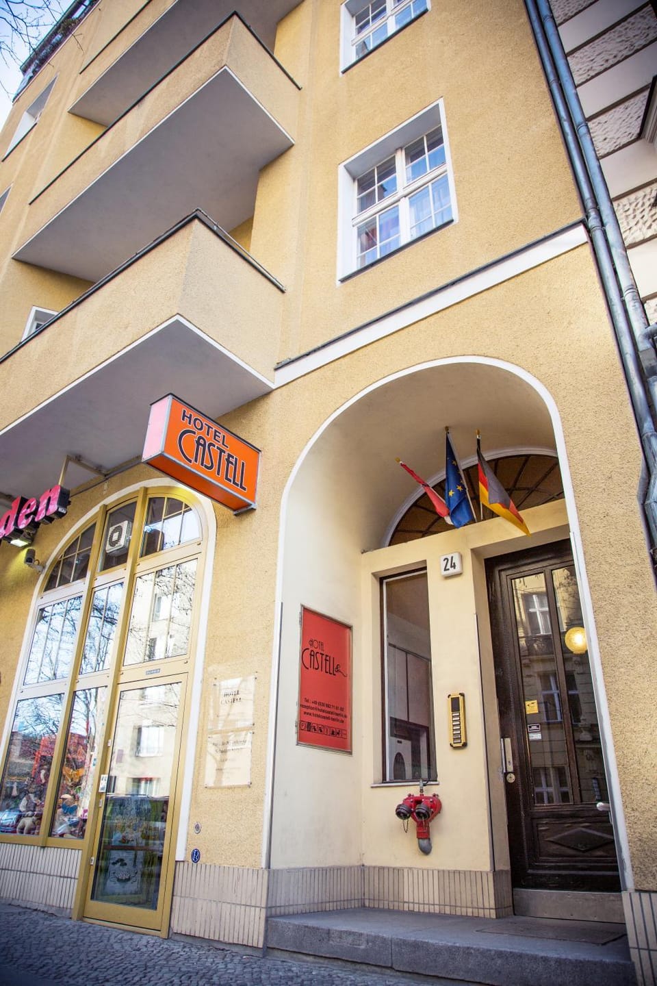 Facade/entrance