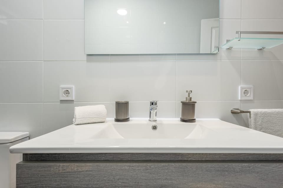 EXCLUSIVO APT 2 HAB-2 BAÑOS-LUMINOSO ↑ CALIDADES Apartment in Seville
