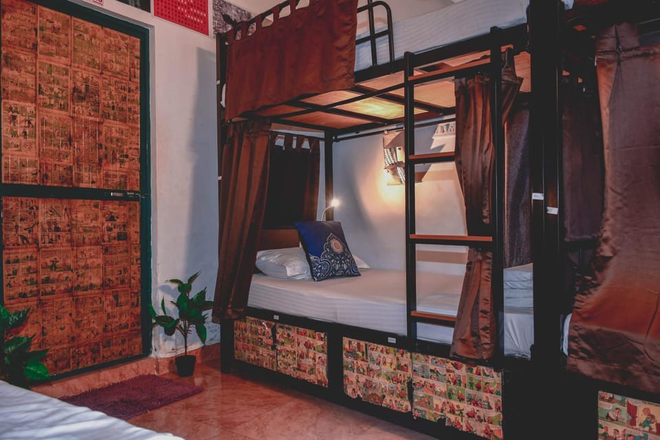 Bedroom, bunk bed, air conditioner