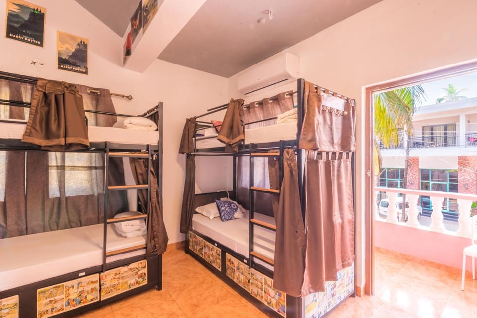 Photo of the whole room, Bedroom, Area and facilities, bunk bed, air conditioner