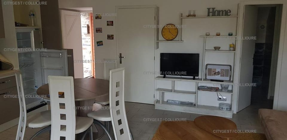 TV and multimedia, Kitchen or kitchenette, Living room, Dining area