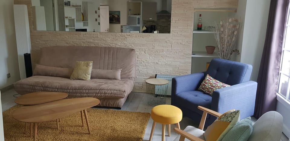 Bed, Living room