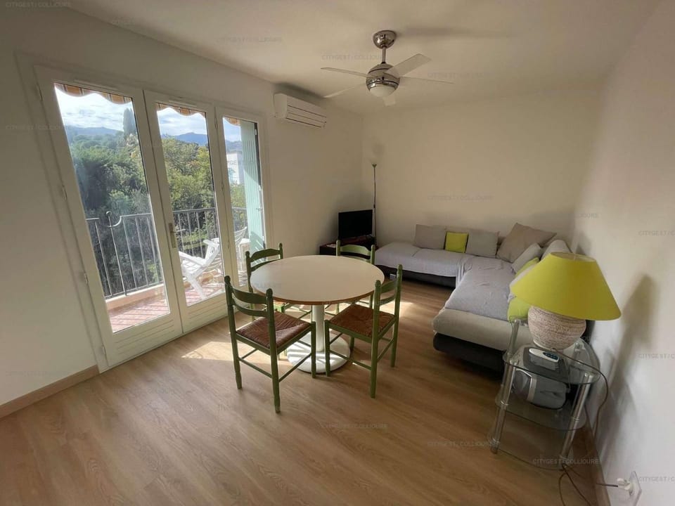 TV and multimedia, Living room, Dining area, air conditioner