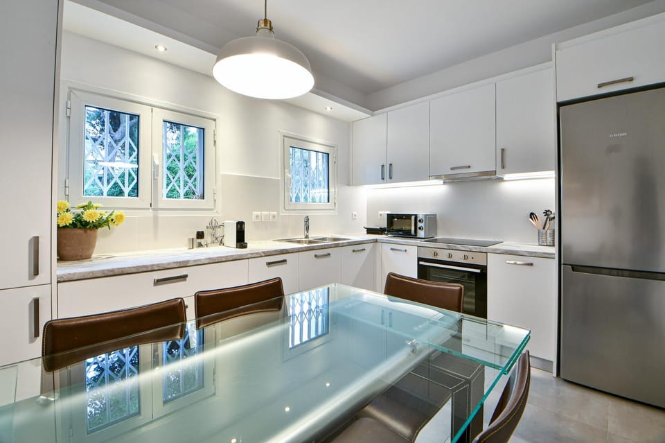 Kitchen or kitchenette, Dining area, Communal kitchen