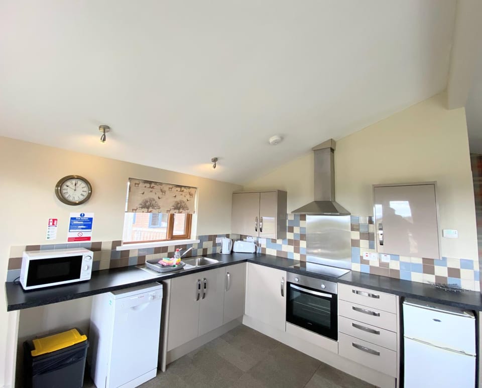 Ochil 10 with Private Hot Tub - Fife - Loch Leven - Lomond Hills Chalet in Scotland