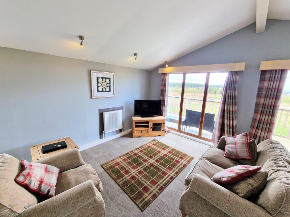Communal lounge/ TV room, TV and multimedia, Living room, Seating area, Evening entertainment