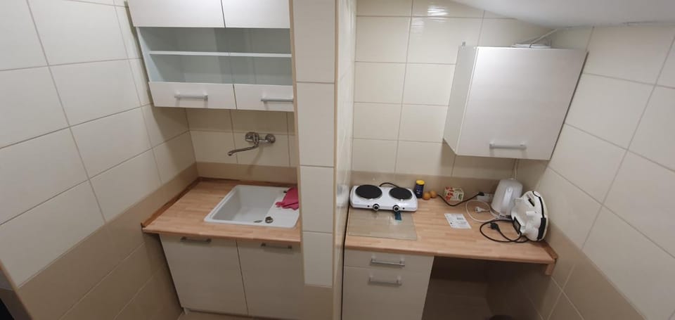 Kitchen or kitchenette, Communal kitchen