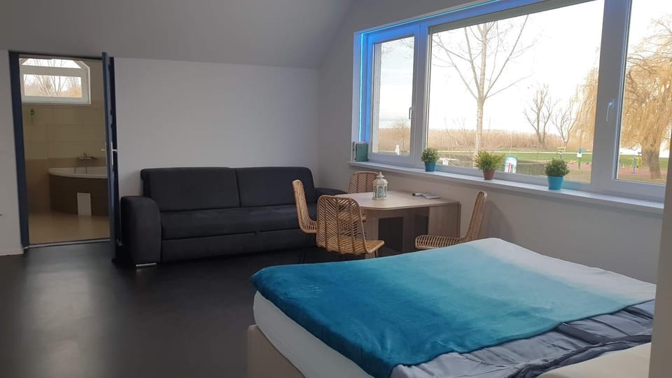 Bed, Bedroom, Lake view