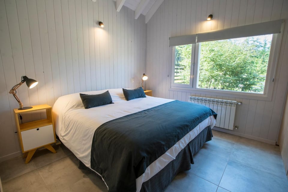 Bed, Photo of the whole room, Bedroom, Garden view, internet