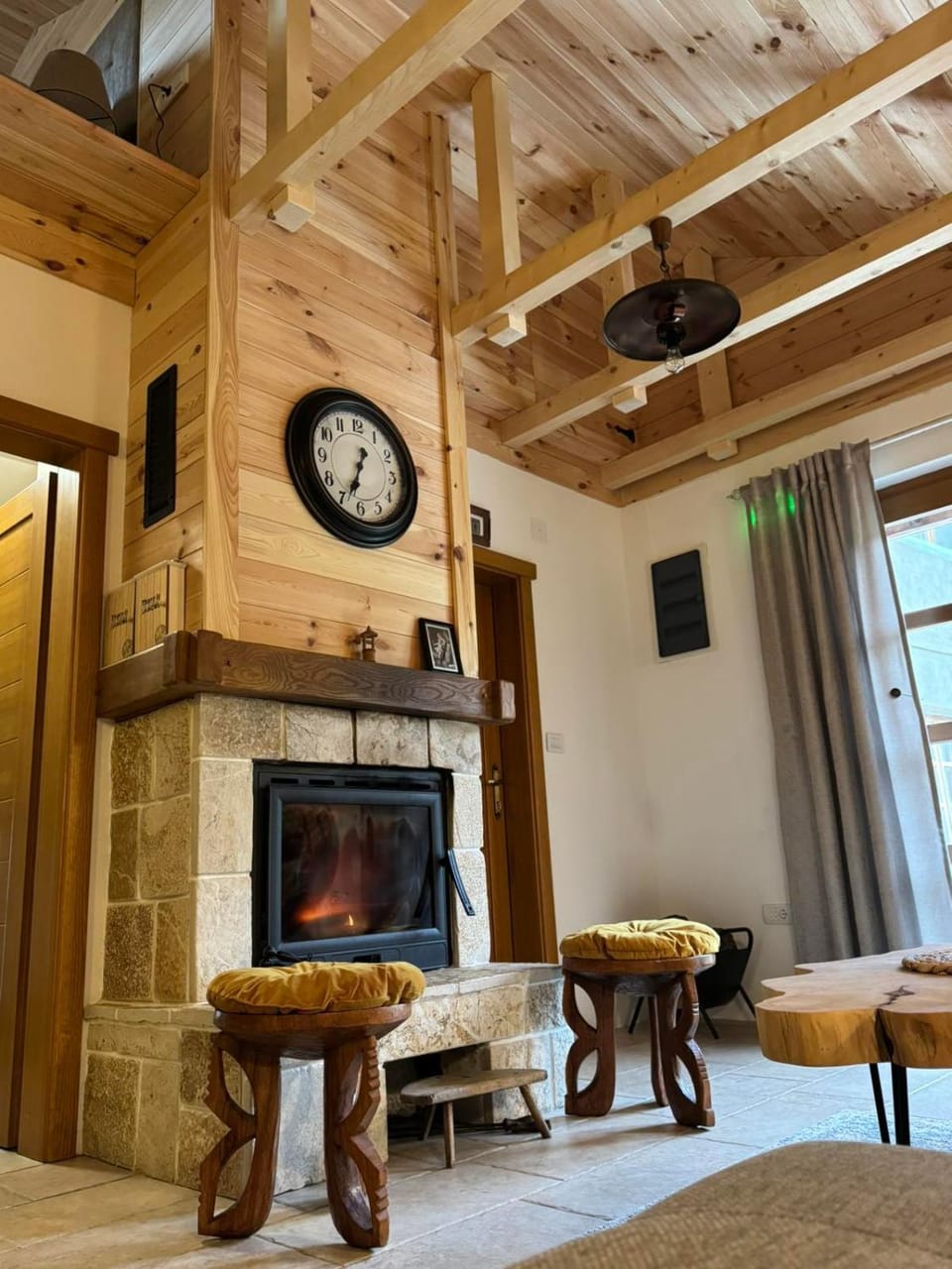 Seating area, fireplace