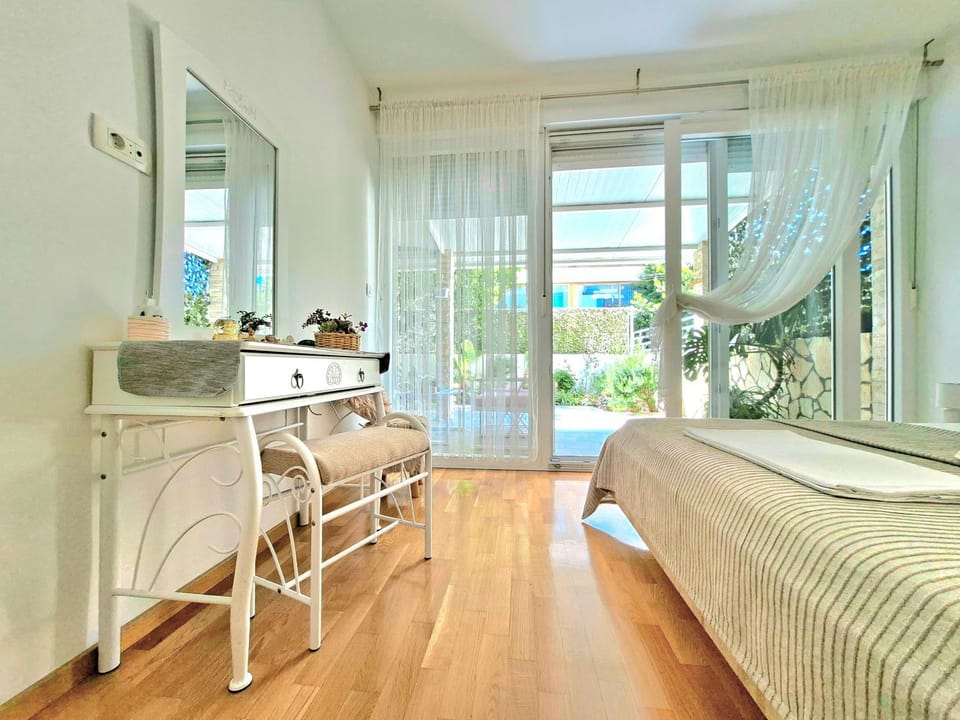 Apartment TIKI with a large terrace Apartment in Split