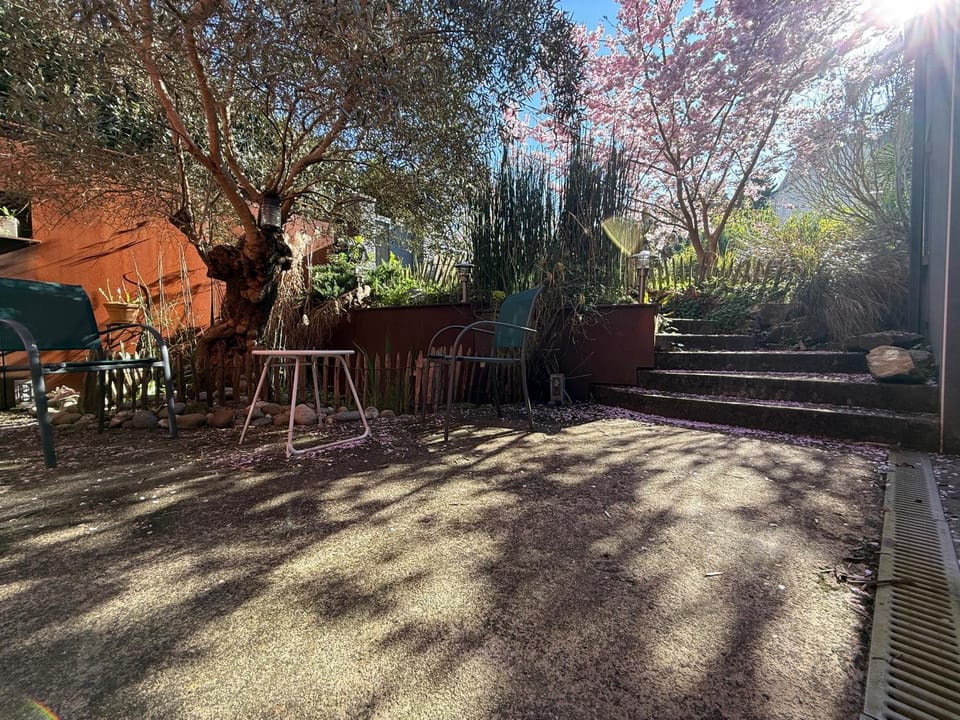 Rez de Jardin Terrasse Literie Haut de gamme Proche Gare et Hyper Centre Apartment in Quimper